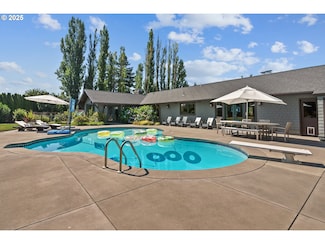 17900 Crestline Dr, Lake Oswego, OR 97034