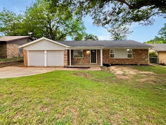 320 Arthur Dr, Kennedale, TX 76060