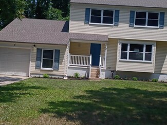 5 Sturbridge Dr, Sicklerville, NJ 08081