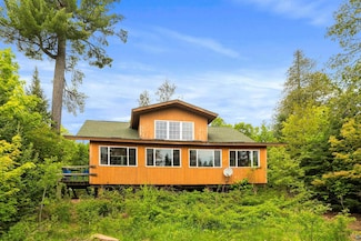 204 E Deeryard Rd, Grand Marais, MN 55604