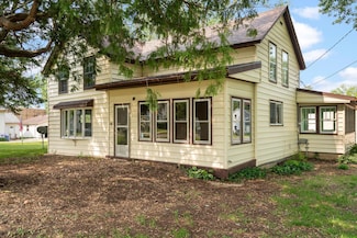 402 Brodhead St, Mazomanie, WI 53560