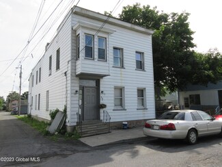 20 Middle St, Waterford, NY 12188