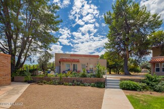 6588 E Calle la Paz Unit B, Tucson, AZ 85715