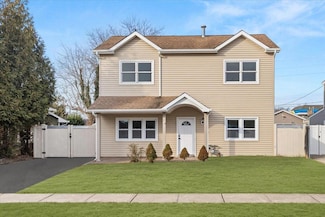 1470 Coolidge St, North Bellmore, NY 11710