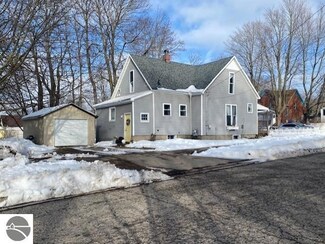 901 Ernst St, Cadillac, MI 49601