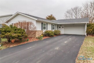 1020 Village Dr, Bowling Green, OH 43402