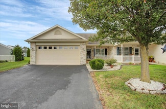 221 Lantern Ln, Chambersburg, PA 17201