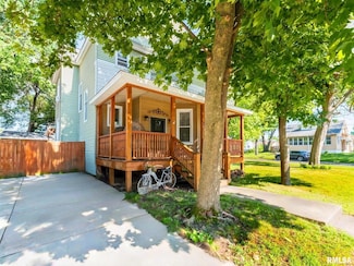 920 S 5th St, Pekin, IL 61554