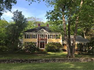 22 White Rock Dr, Falmouth, ME 04105