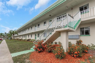 2001 Greenbriar Blvd Unit 17, Clearwater, FL 33763