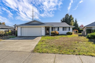 3046 Crystal Mountain Ave, Medford, OR 97504