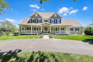 18995 Edgewood Ln, Prior Lake, MN 55372