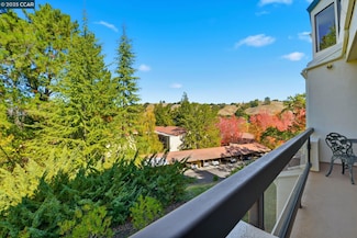 1221 Avenida Sevilla Unit 1B, Walnut Creek, CA 94595