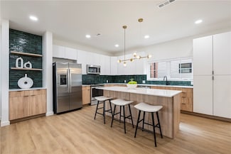 927 SE 10th St, Bentonville, AR 72712