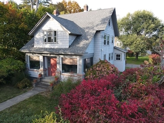 253 Silver St, Greenfield, MA 01301