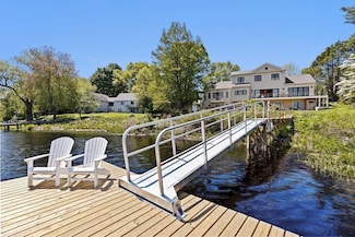 38 Old Shipyard Ln, Hanover, MA 02339