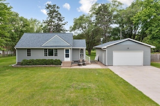 6973 Sunrise Dr, Circle Pines, MN 55014