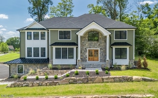 2 Buckingham Rd, Lincoln Park, NJ 07035