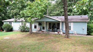 12673 S Point Dr, Loogootee, IN 47553