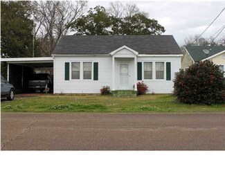 2712 Dalbor St, Jeanerette, LA 70544