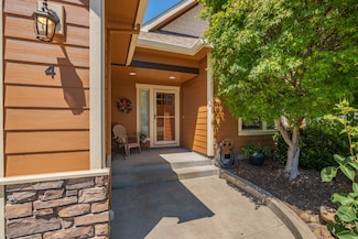 4 Meadowfield Cir, Eagle Point, OR 97524