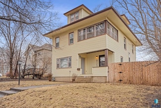 615 S Walts Ave, Sioux Falls, SD 57104