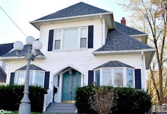 406 W Maple St, Centerville, IA 52544