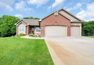 521 N Valley Creek Cir, Valley Center, KS 67147