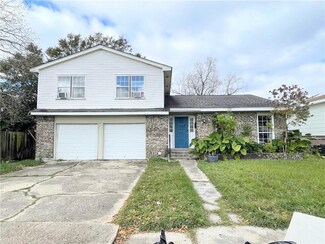 668 Oakwood Dr, Gretna, LA 70056