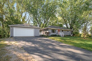 6819 11th St N, Saint Paul, MN 55128