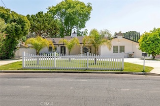 17646 Raymer St, Sherwood Forest, CA 91325