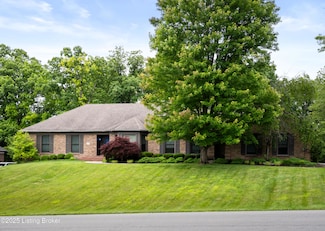 9 Oak Tree Ln, Louisville, KY 40245