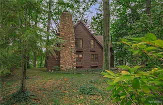 16 Shore Dr, Wilson, NY 14172