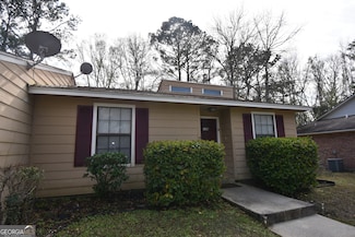 304 Admirals Walk Dr, Saint Marys, GA 31558