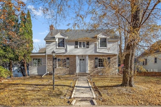 2732 Zenith Ave N, Robbinsdale, MN 55422