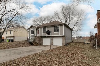 608 W Sunrise Dr, Belton, MO 64012
