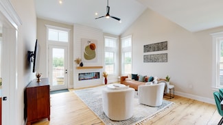 1101 Saint Andrews Dr, Oxford, CT 06478