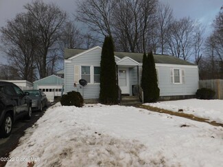 15 Mac Arthur Dr, Glens Falls, NY 12801