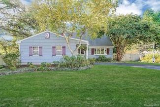 394 Cedarhurst St, Islip Terrace, NY 11752