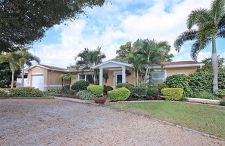 5923 48th Ave N, Kenneth City, FL 33709
