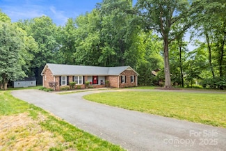 8938 Glencroft Rd, Mint Hill, NC 28227