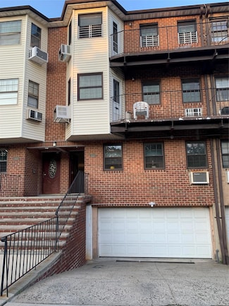 15135 78th St, Howard Beach, NY 11414