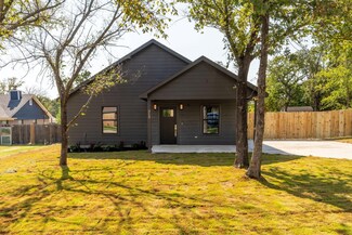 313 Hickorywood St, Azle, TX 76020