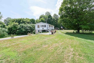 643 Parker Rd, Pittsford, VT 05763