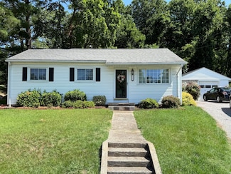 529 Easy St, Salem, VA 24153