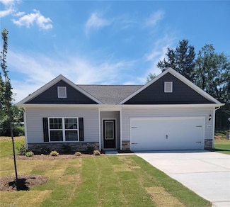 1066 Russell Dr, Winston-Salem, NC 27127