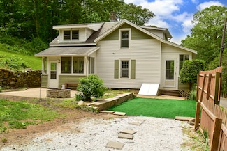 17 Spruce St, Vernon Rockville, CT 06066