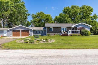 620 Commercial St, Farnhamville, IA 50538
