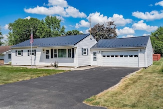708 N Metts St, Ossian, IN 46777