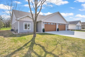 1012 S Emerald Hills Dr Unit B, Arnolds Park, IA 51331